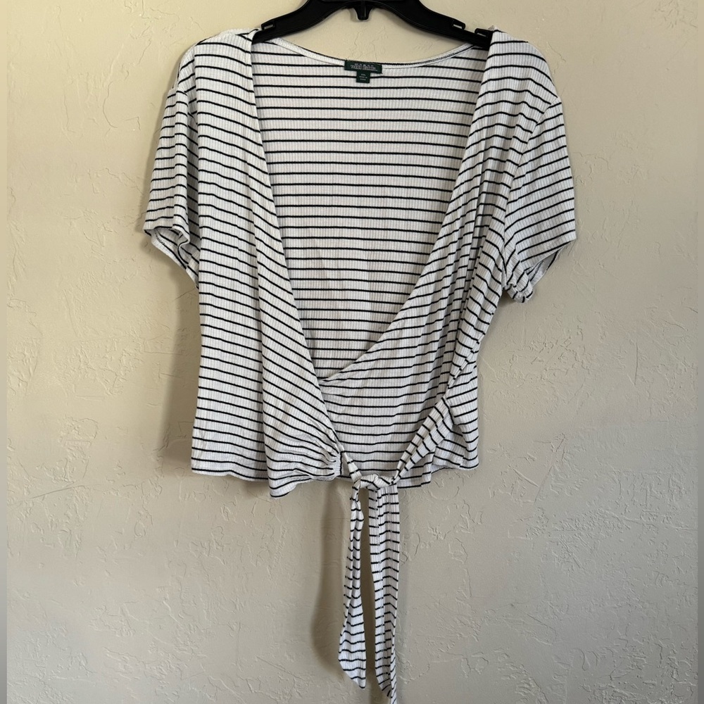 Wild Fable XXL White and Black Crop Top